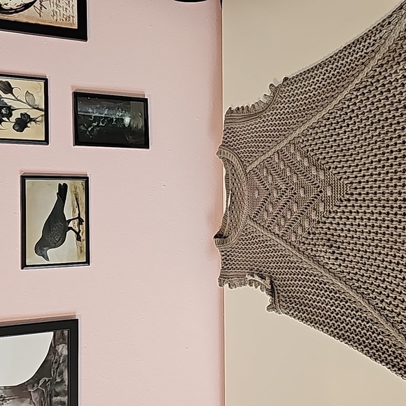 Green Sleeveless Sweater - Picture 8 of 8